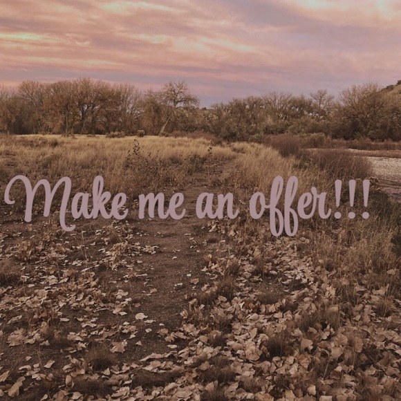 Tsonga Elegant Black Leather Heeled Boots with Decorative Stitching - Picture 13 of 14